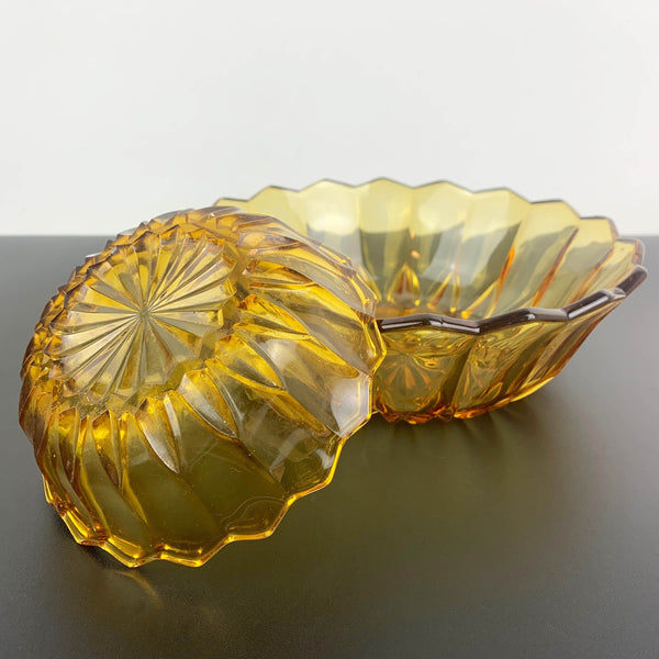 Amber glass salad bowl with scalloped triangle rim