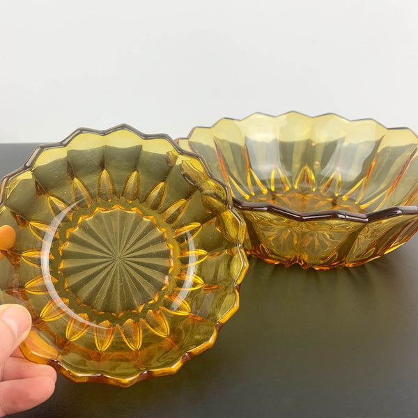 Amber glass salad bowl with scalloped triangle rim