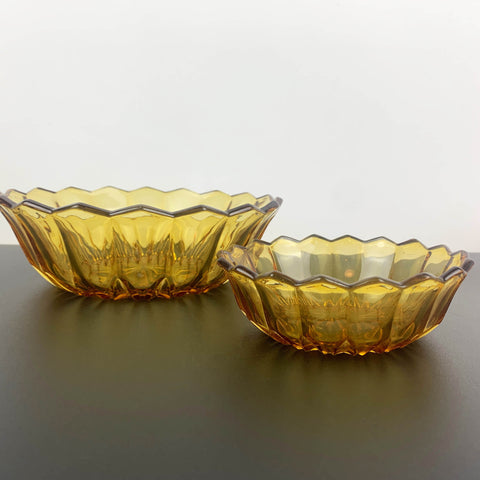 Amber glass salad bowl with scalloped triangle rim