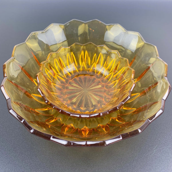 Amber glass salad bowl with scalloped triangle rim