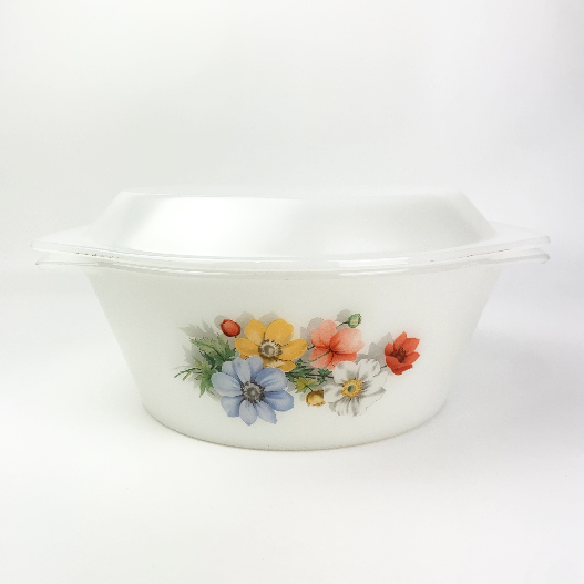 Arcopal France 'Anemone' Milk Glass Casserole Dish with Lid