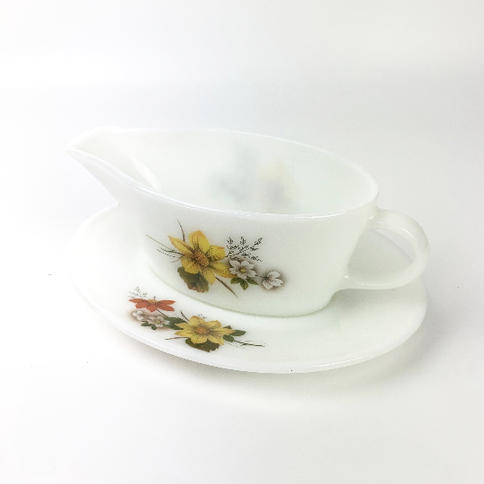 Pyrex Autumn Glory pattern gravy boat with saucer top view