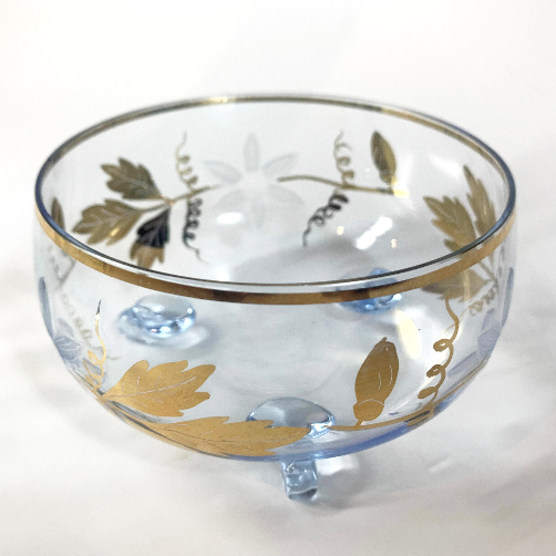 Gold gilt detailing on glass footed bowl