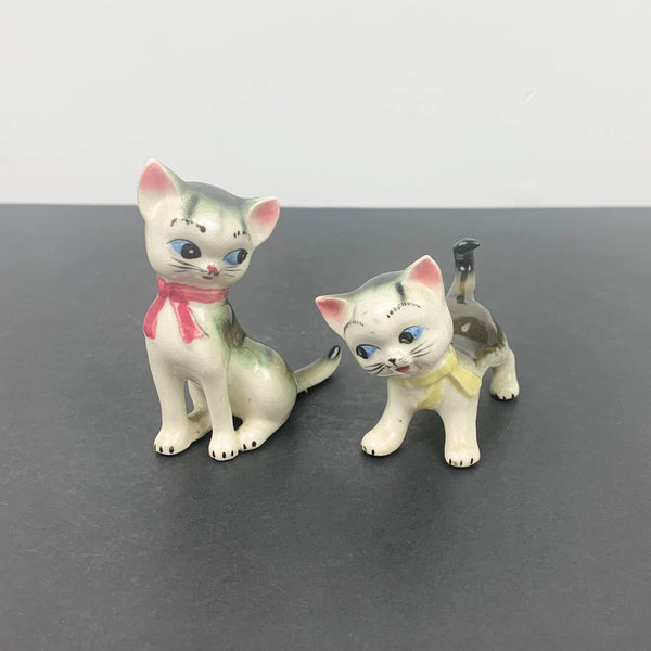 Playful Japanese cat ornaments - Set of 2