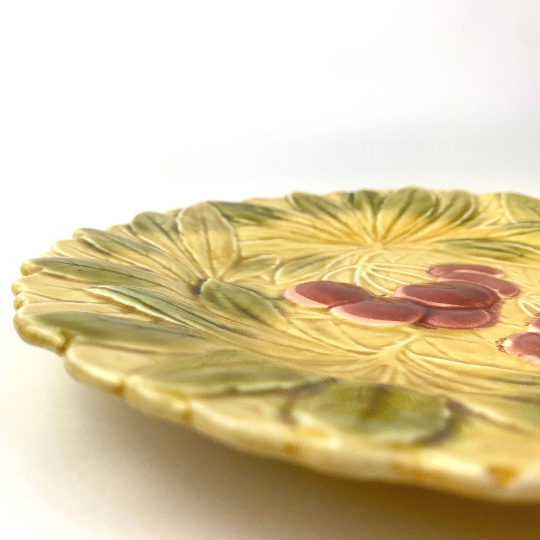 Sarreguemines Pottery Majolica Cherry Plate edge view