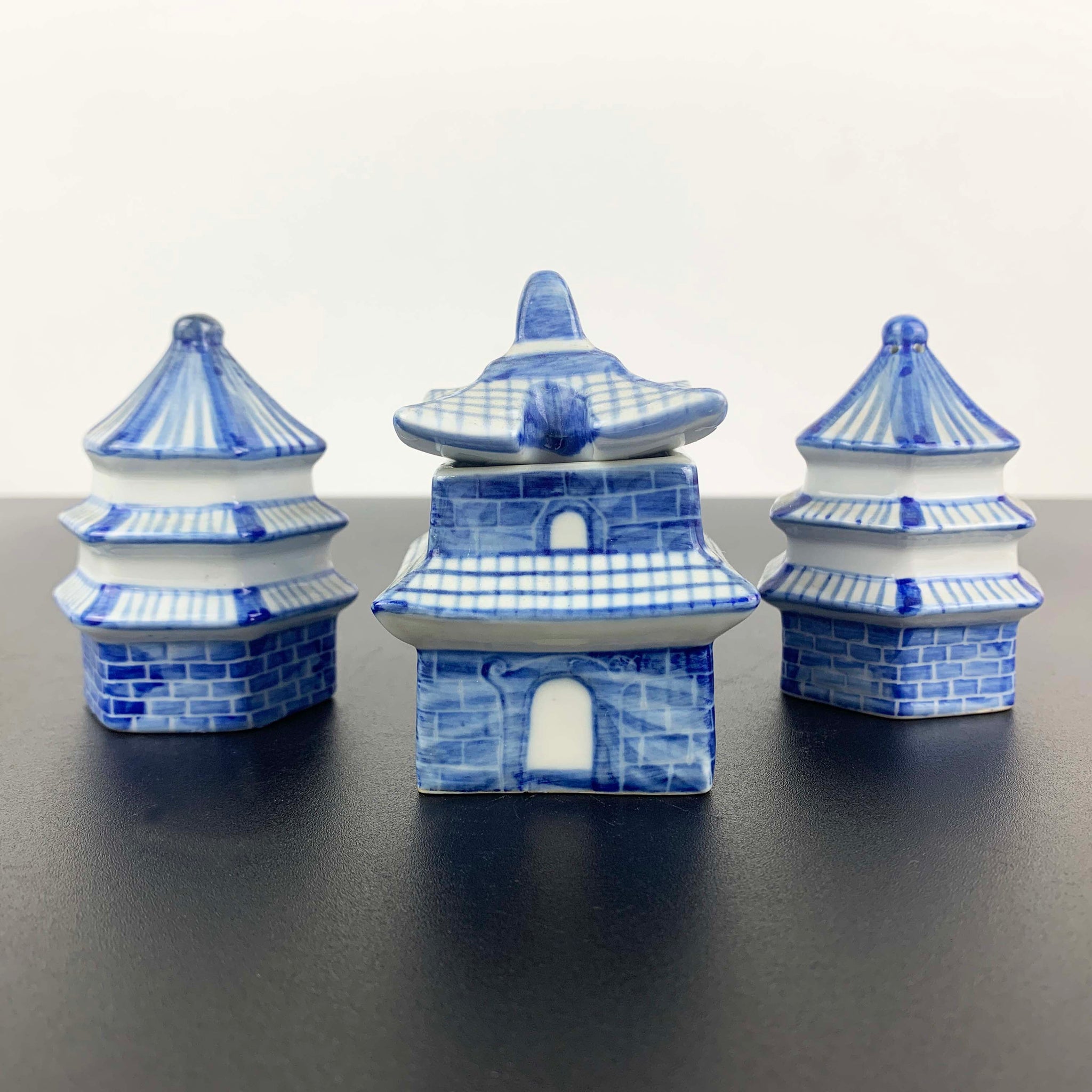 Asian Pagoda style condiment/cruet set