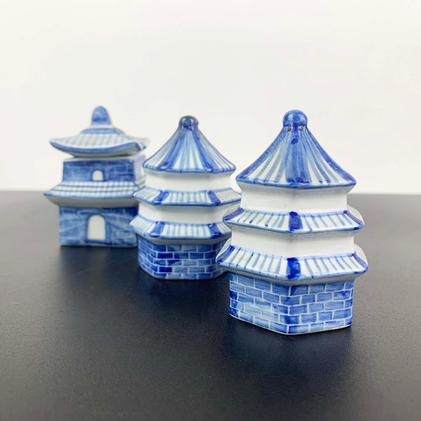 Asian Pagoda style condiment/cruet set