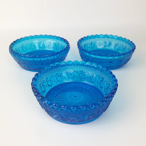 Bright aqua blue vintage bowl set