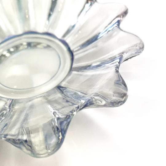 Crown Glass flower dish rim detail