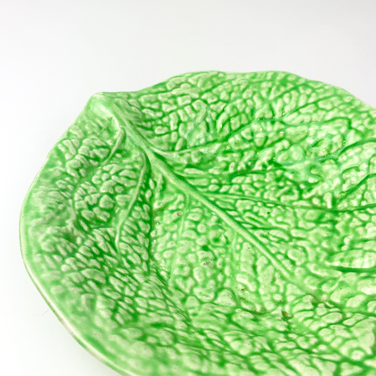 English Majolica cabbage leaf bowl detail