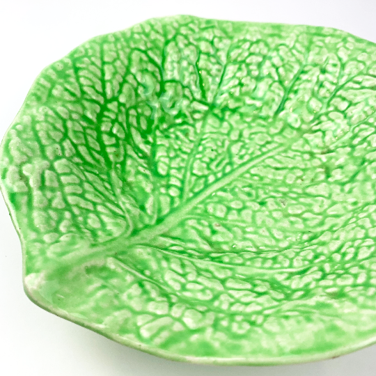 English Majolica collectible cabbage leaf bowl