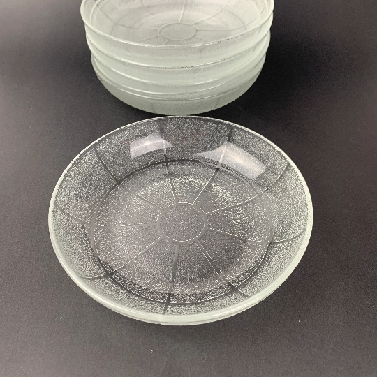 Wedge pattern on small salad bowl set