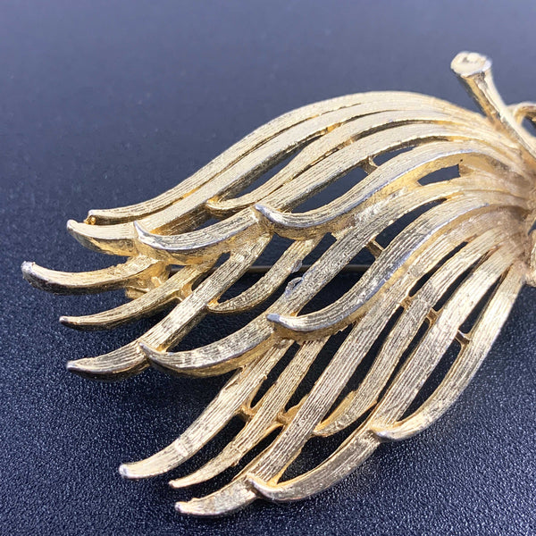 Gold toned feathered leaf style brooch