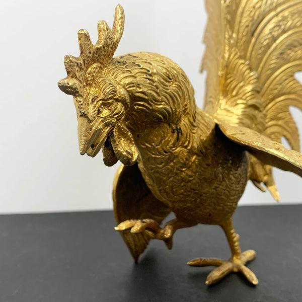 Metal fighting cockerel figurine