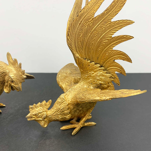 Metal fighting cockerel or rooster figurines - Set of 2