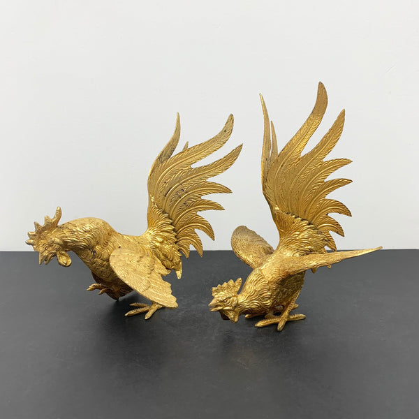 Metal fighting cockerel or rooster figurines - Set of 2