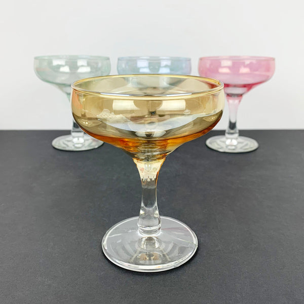 Lustre champagne coupe in gold