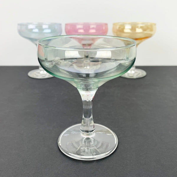 Lustre champagne coupe in green