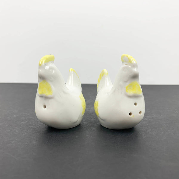 Hen salt and pepper shaker set