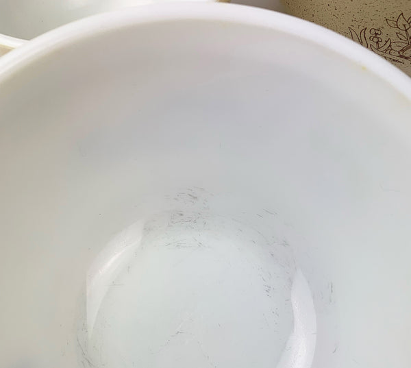 Minor utensil marks to Pyrex mixing bowls