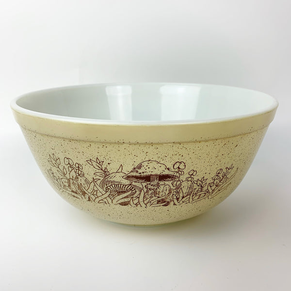 Pyrex Forest Fancies brown mushroom design medium bowl