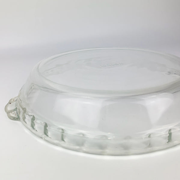 Pyrex (USA) pie plate with crimped edge upside down