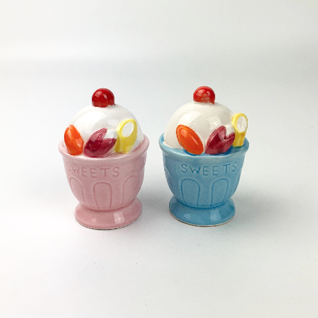 Sweet bowl salt and pepper shakers