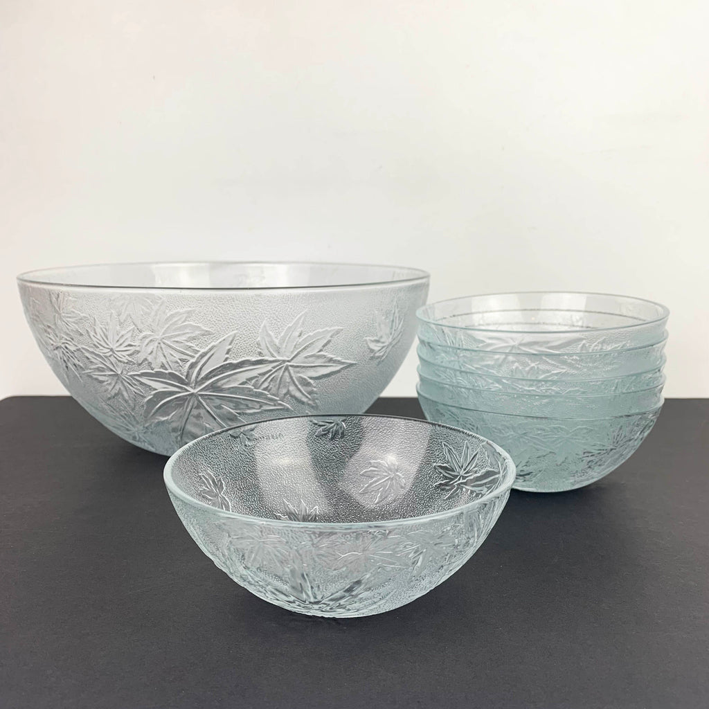 Vintage Indonesia Glass Nesting Bowl Set, 4 Serving Bowls, Swirl Flower,  Swirl Swoosh Pattern, Retro Snack Bowls, Clear Glass, Dinner Party 