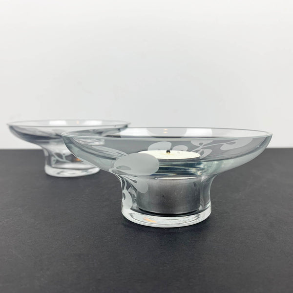 Glass tea light holders with frosted leaf detail depth view