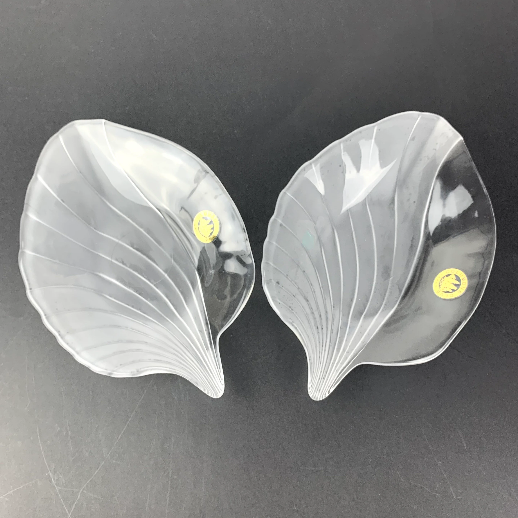 Pair of leaf shaped trinket plates with frosted detail