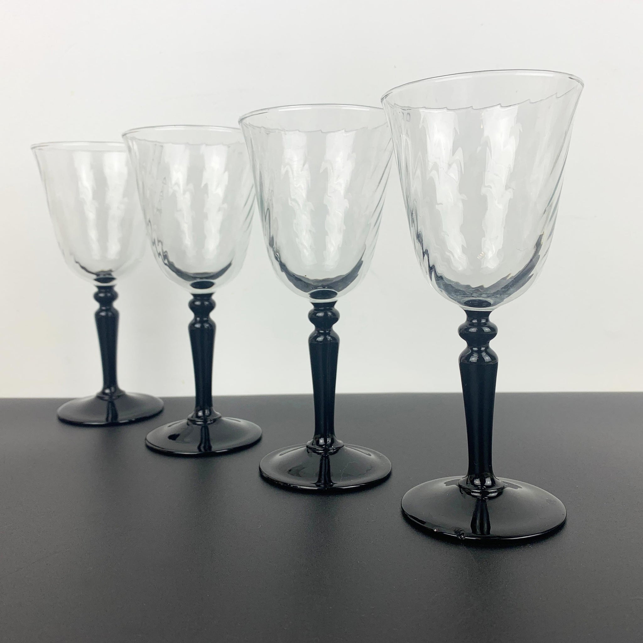 Luminarc 'Swirl' Onyx wine glass - Set of 4