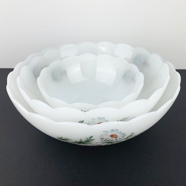 Arcopal Marguerite scalloped nesting bowls