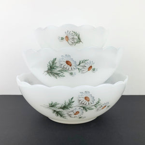 Marguerite scalloped nesting bowls set of 3