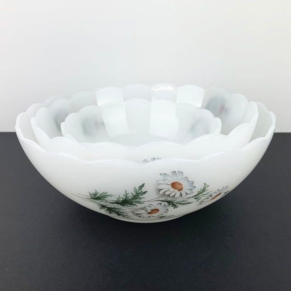 Marguerite scalloped nesting bowls made in France