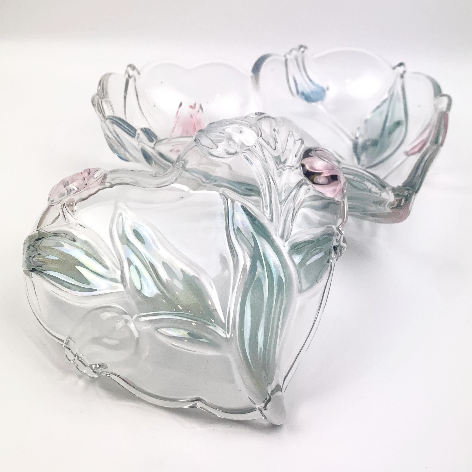 Pair of Mikasa 'Tivoli' heart shaped glass bowls with tulips