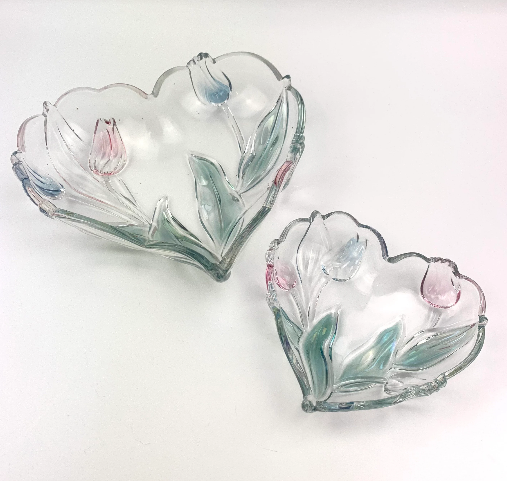 Pair of Mikasa 'Tivoli' heart shaped glass bowls in 2 sizes