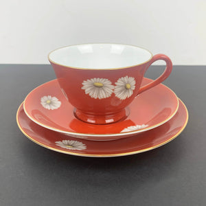 Noritake 1950's red coffee or tea trio with white daisy pattern