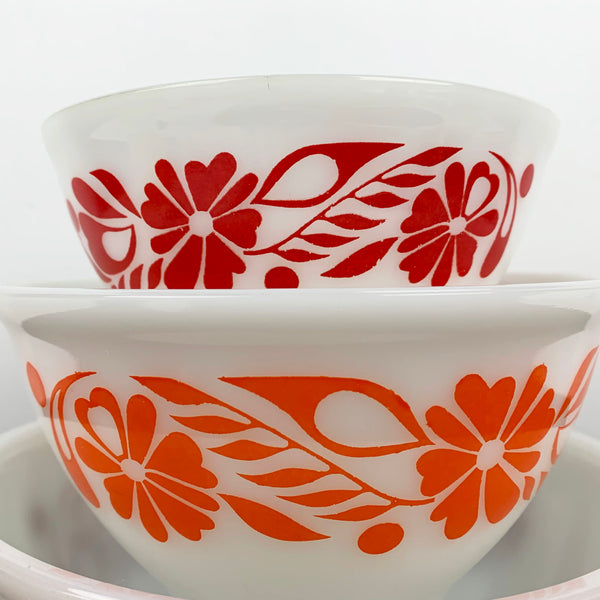 Pyrex (Australia) Floral Banner Mixing Bowl Set