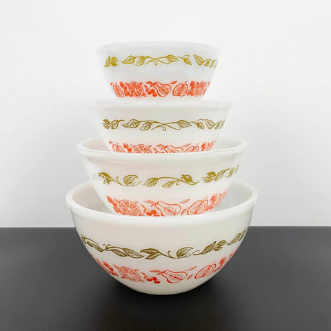 Pyrex Australia Fruit Salad mixing bowl nested set