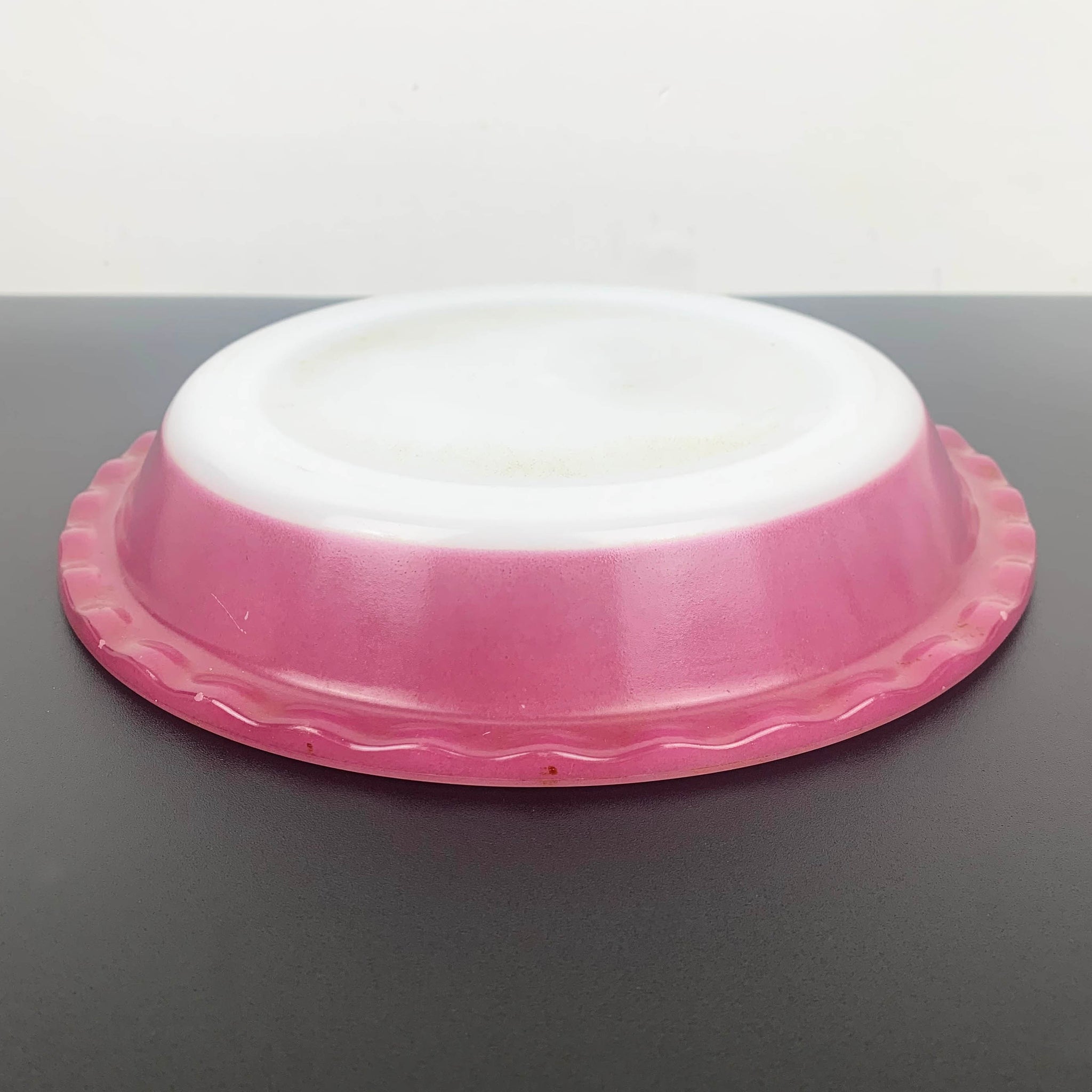 Pyrex Australia pie plate in Plum