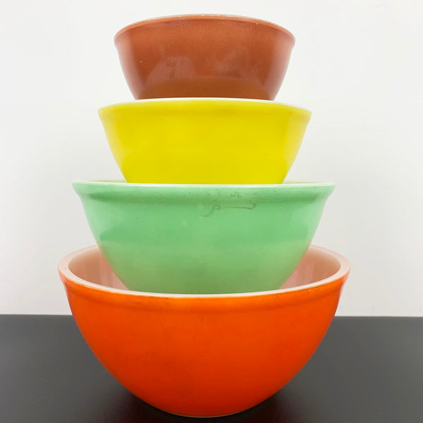 Pyrex (Australia) coloured mixing bowl set