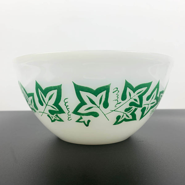 Pyrex (Aust) Green Ivy Leaf 8" mixing bowl