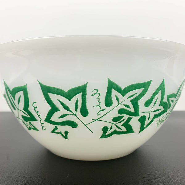 Pyrex (Aust) Green Ivy Leaf 8" mixing bowl