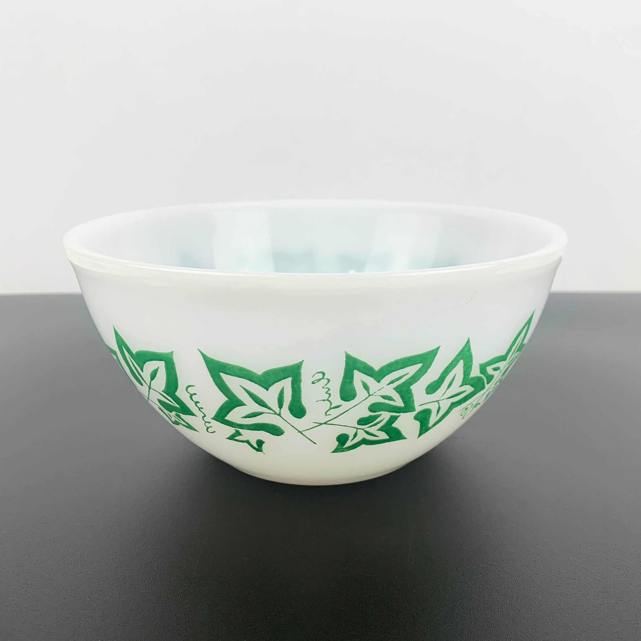 Pyrex (Aust) Green Ivy Leaf 8" mixing bowl