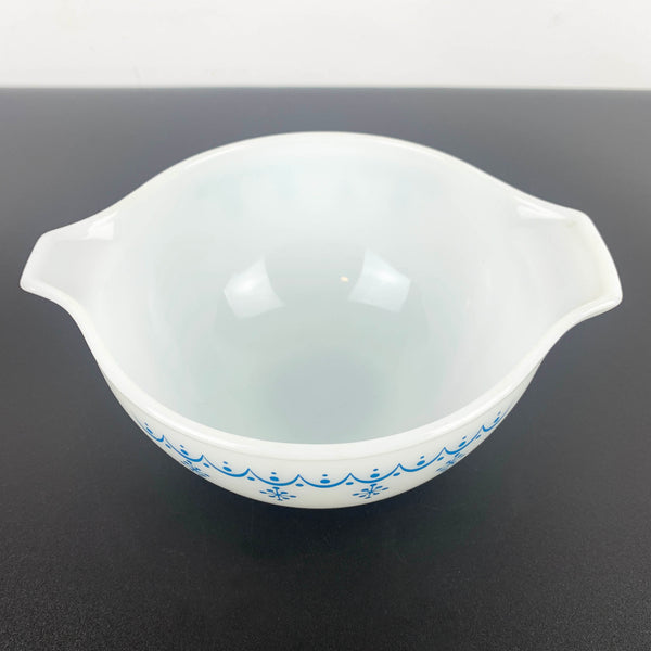 Pyrex (USA) Snowflake Blue cinderella bowl 441 (1.5 pint)