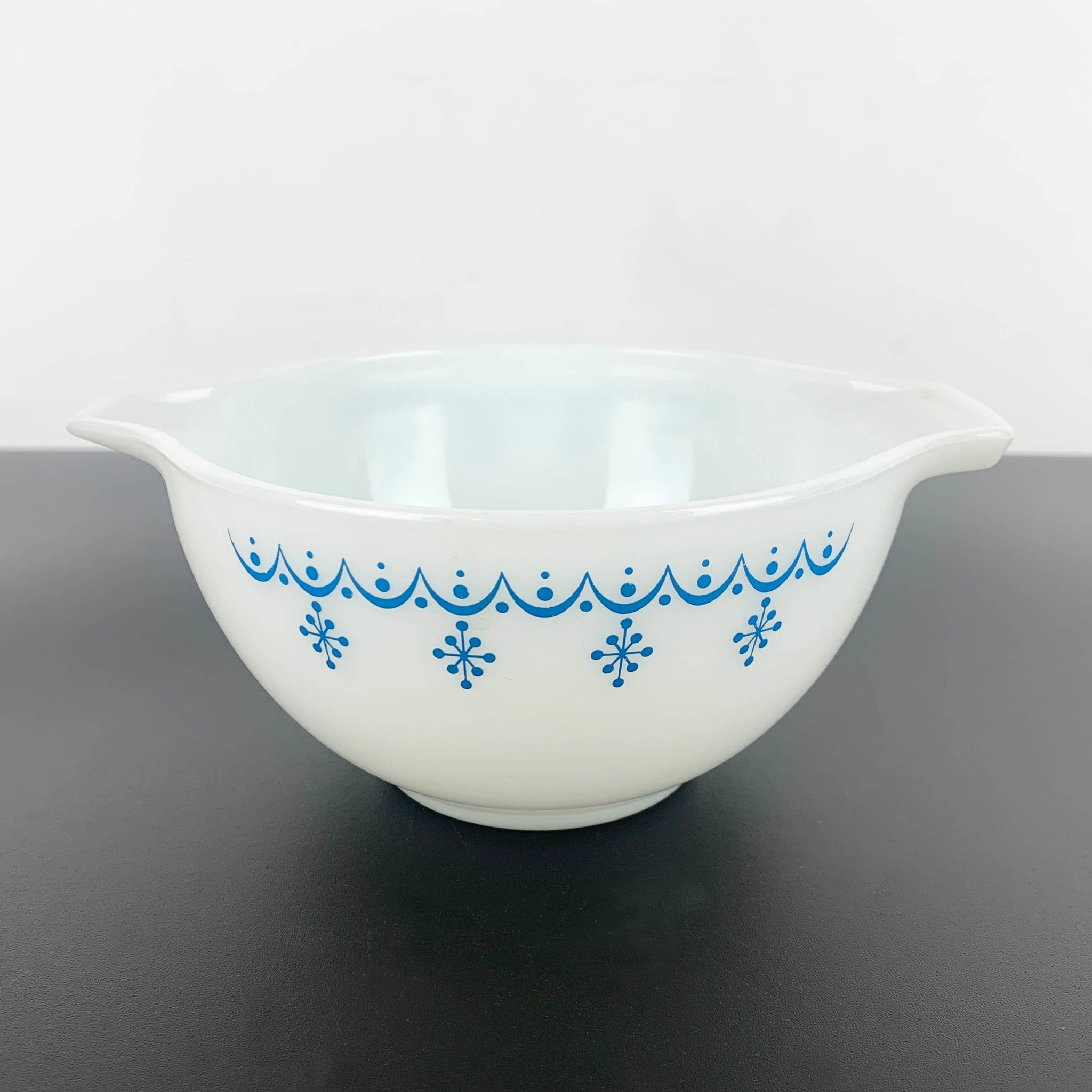 Pyrex (USA) Snowflake Blue cinderella bowl 441