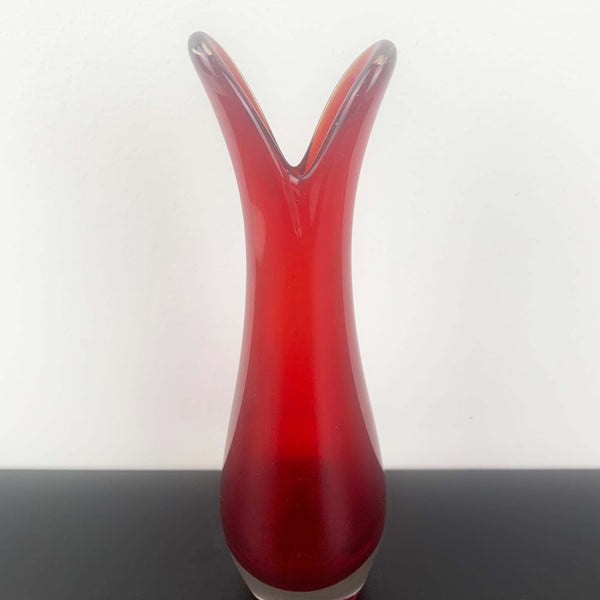 Whitefriars 2 finger red bud vase