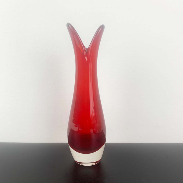 Whitefriars 2 finger red bud vase