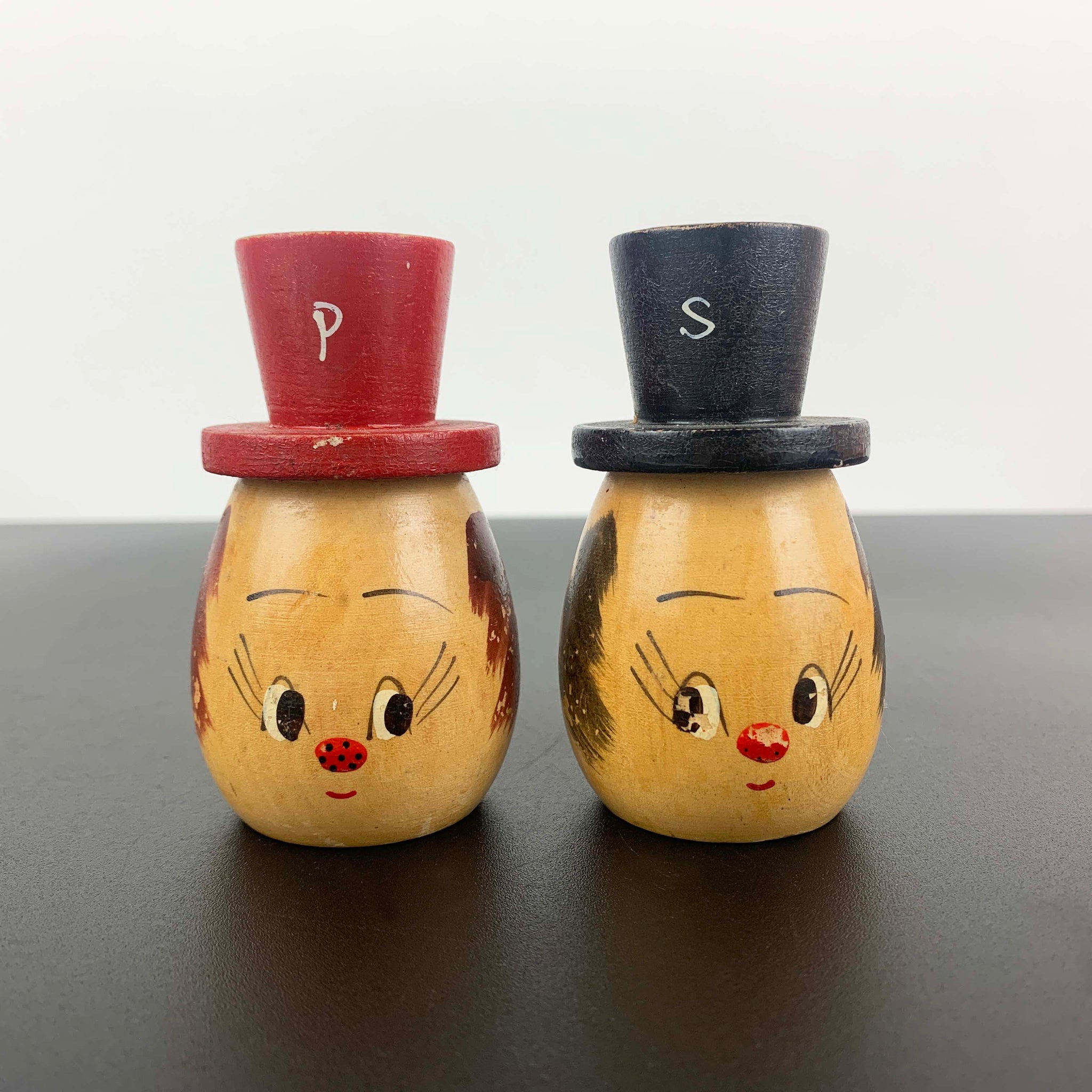 Character heads with top hat retro salt and pepper shakers