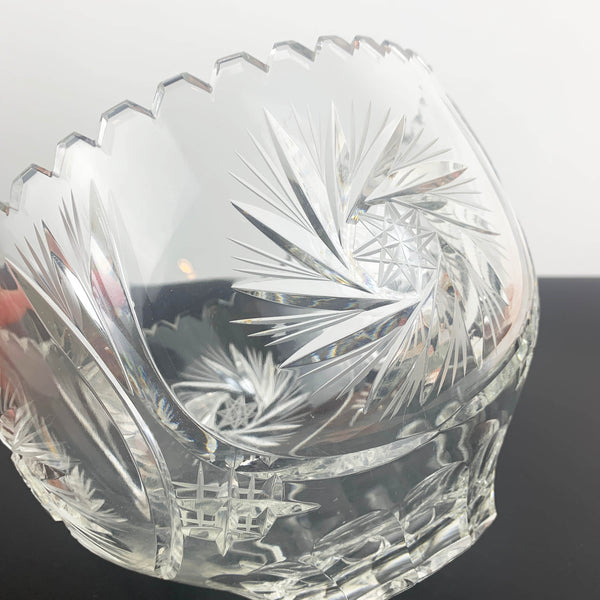 Lausitzer large crystal bowl with sawtooth rim